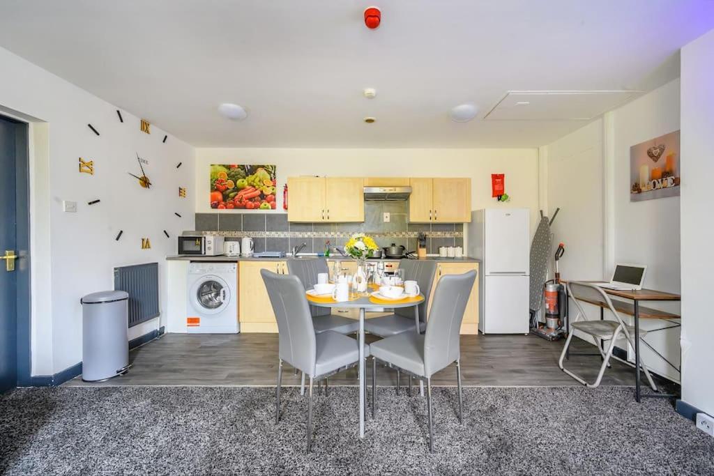 -F5Gh- For Relaxed & Cosy Stay, Free Parking, Wifi Leeds  Exterior photo