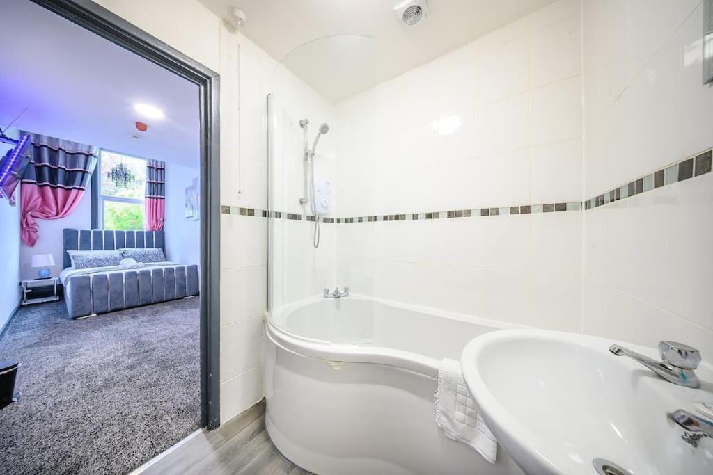 -F5Gh- For Relaxed & Cosy Stay, Free Parking, Wifi Leeds  Exterior photo