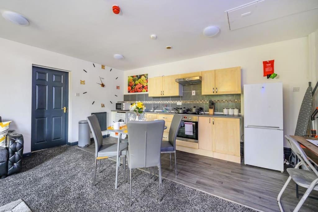 -F5Gh- For Relaxed & Cosy Stay, Free Parking, Wifi Leeds  Exterior photo